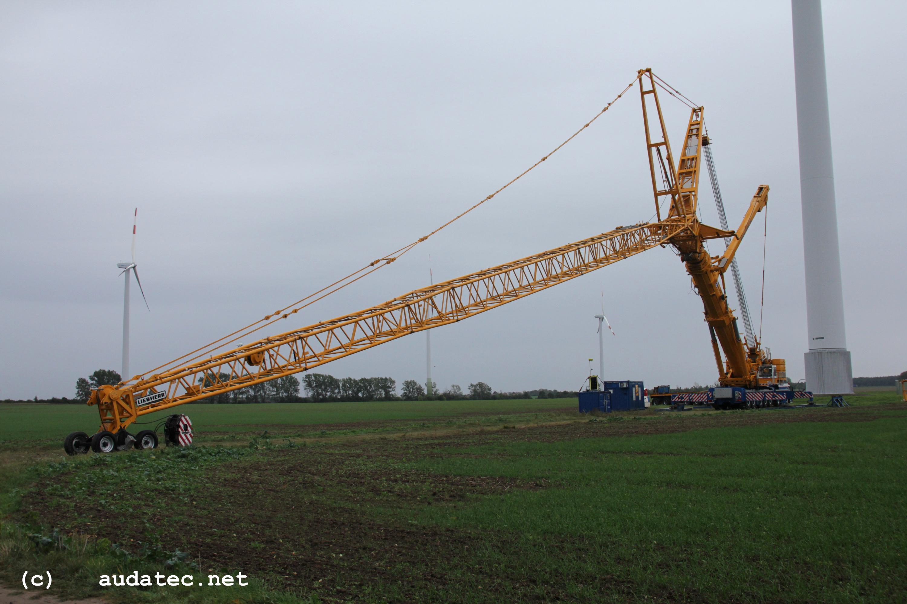 Reparatur Windrder im Windpark Arneburg/Elbe 10/2023,
  Kraneinsatz, 