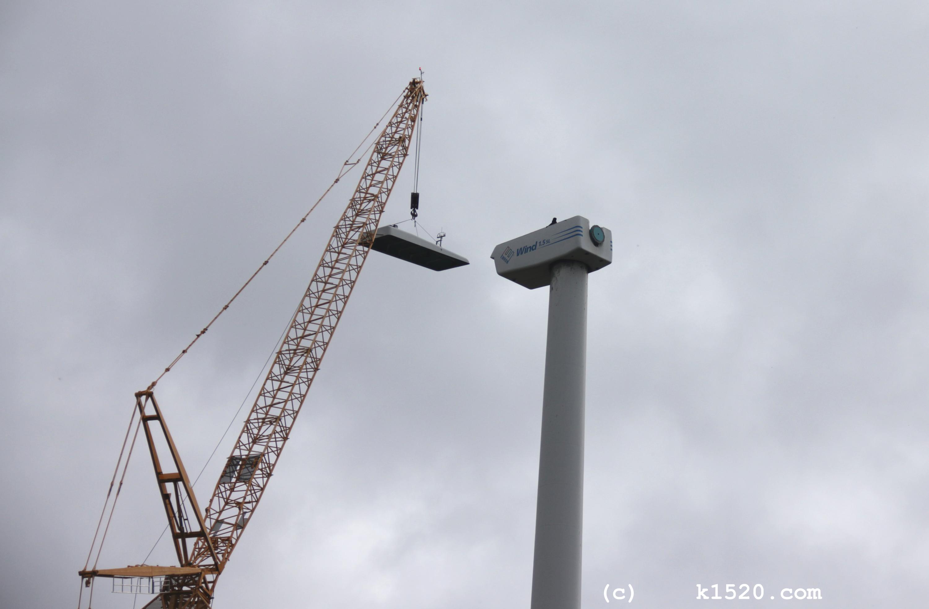 Reparatur Windrder im Windpark Arneburg/Elbe 10/2023,
  Kraneinsatz, 